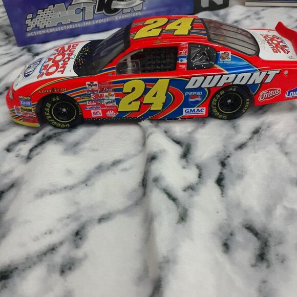 Jeff Gordon #24 Dupont 200 Years NASCAR Diecast 1:24 Scale Action Collectables - Picture 2 of 7